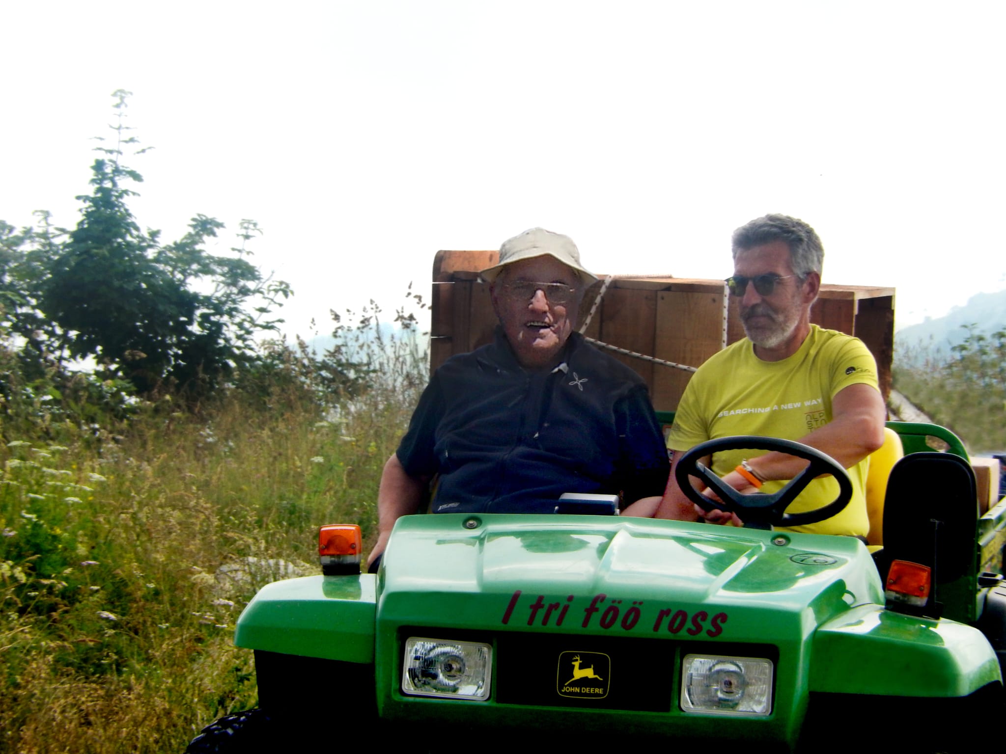 Don Luigi Farina sulla salita del Monte San Primo